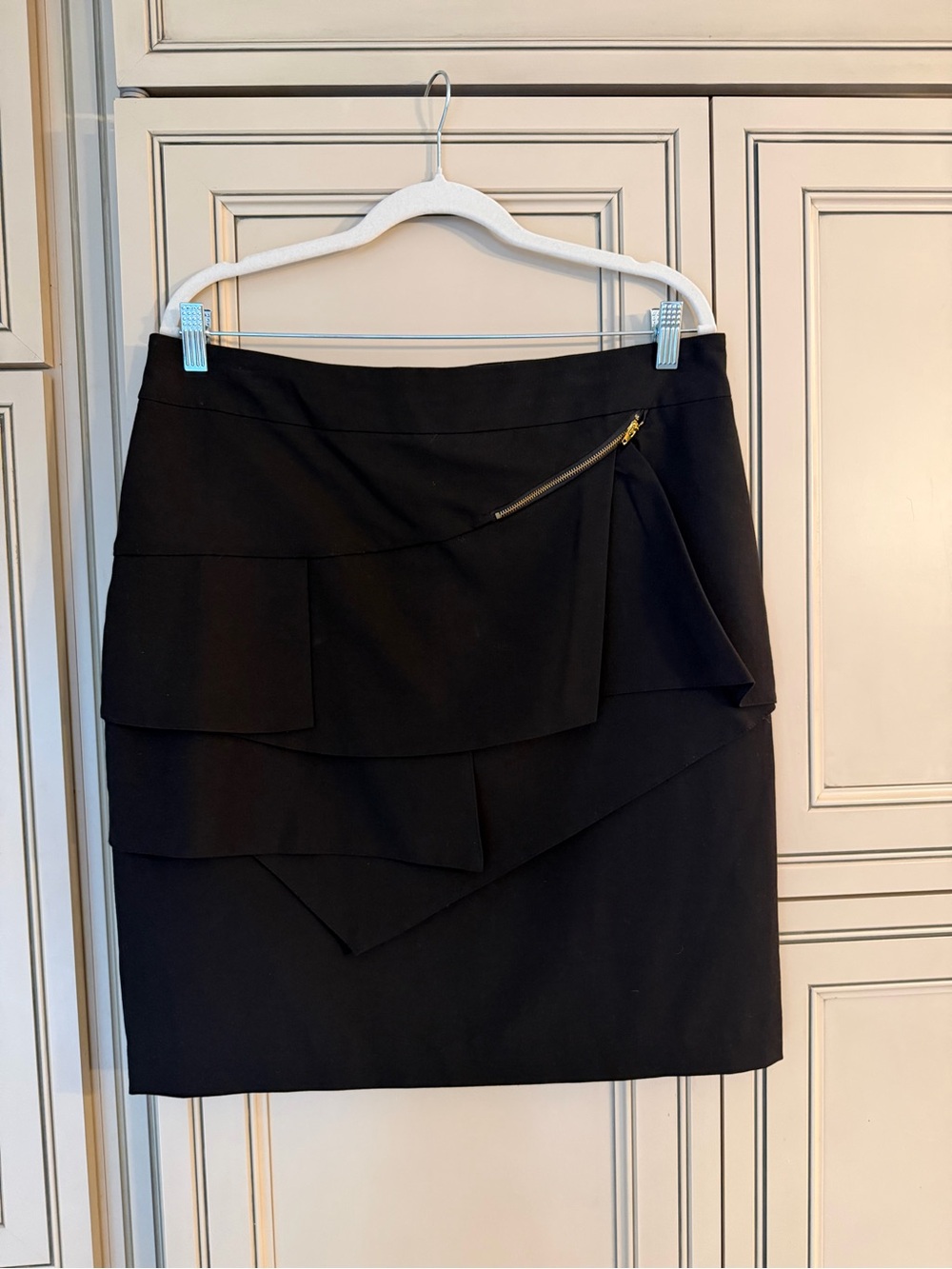 New w/out Tags LARRY LEVINE Black Tiered Stretch Pencil Skirt Gold Zip Detail 12